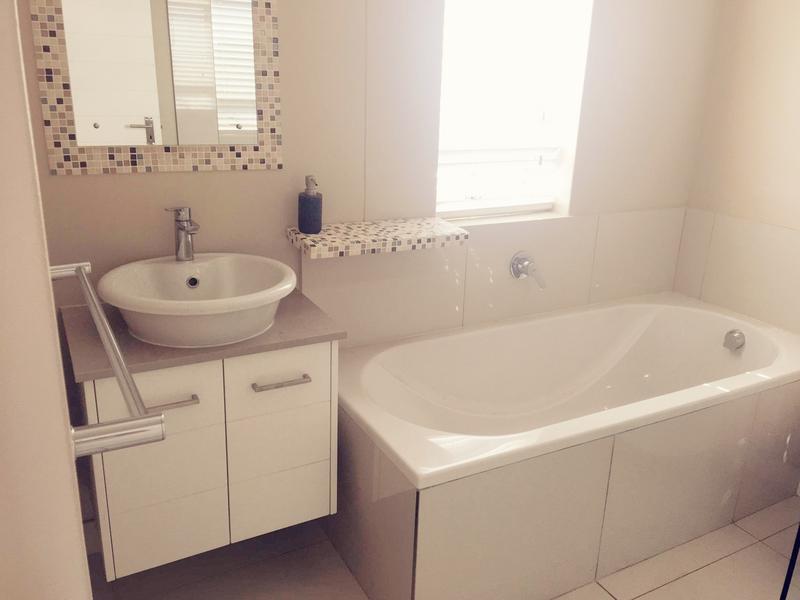 To Let 3 Bedroom Property for Rent in Wynberg Upper Western Cape